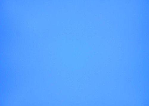 求大神ps照片,换蓝色背景………急用.谢谢啦