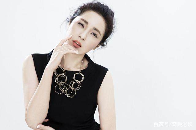 中戏96级的七朵金花章子怡成巨星胡静嫁豪门班花却是她