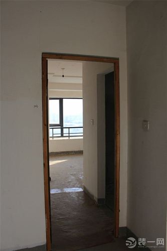 惠州分站 装修日记 半包137平二手房 华丽变身之收房记    站在门口拍