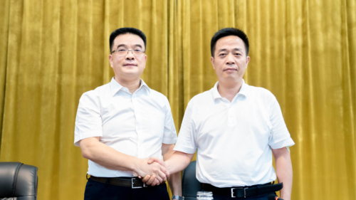 李勇任中共平江县委书记