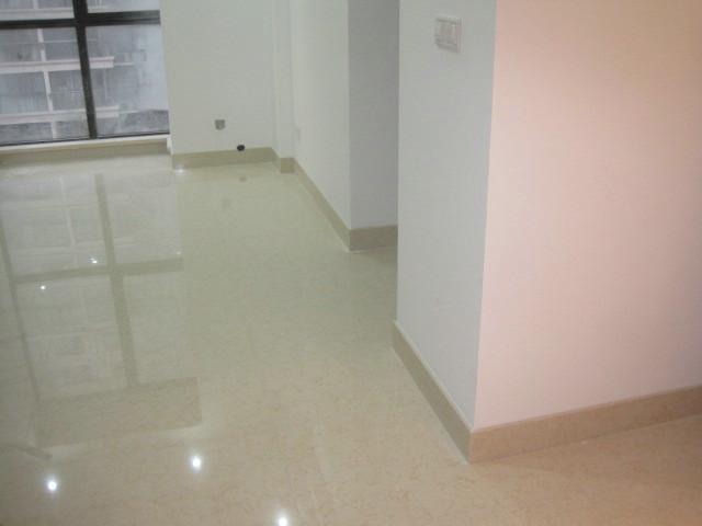 客厅铺地砖踢脚线用砖好还是木线条好 4款大理石地板砖踢脚线装修效果