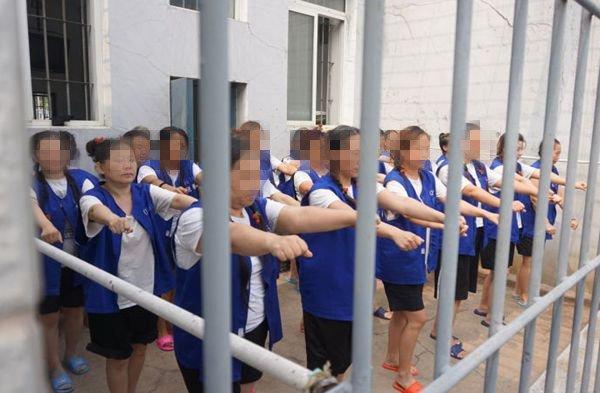 女嫌疑犯在看守所会遇到哪些尴尬事洗澡算不上什么