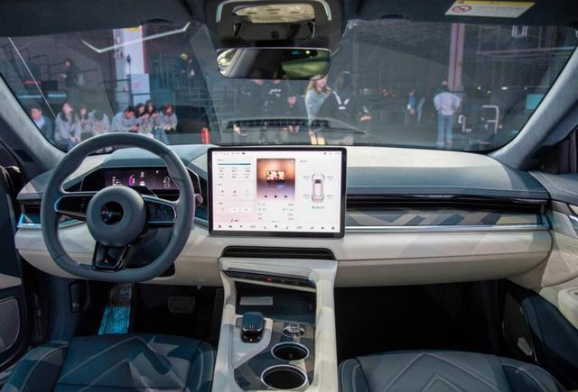 吉利极氪001为啥忽然就火了车评人主要是这3个原因