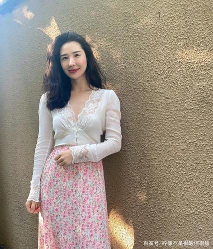 董花花要出去吗?我妹妹比以前拍的人更安静,拍的人比以前更瘦