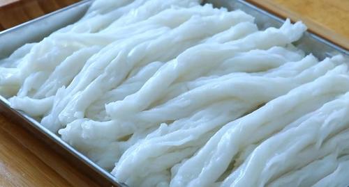 大厨分享20年经验,纯手工米浆制作卷粉,学会直接开店