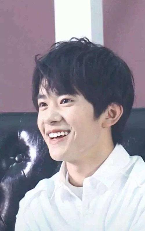 易烊千玺整牙了?一个细节暴露真相!