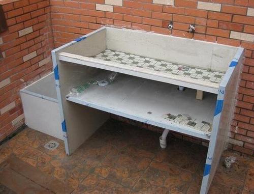 头次见有人在阳台做砖砌洗衣池,太聪明了,真想回去效仿