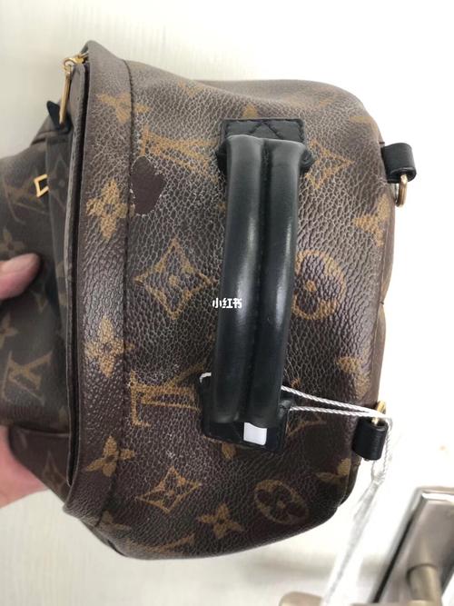 lv双肩包严重脱皮脱膜