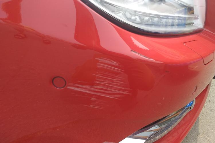               伤痕较浅,未露底漆