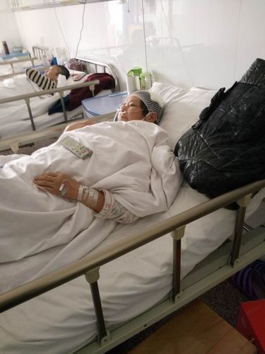 母亲意外受伤住院了