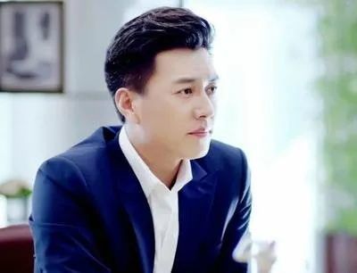 温文尔雅,事业有成 彬彬有礼,谈吐不凡 突然这样一位优质男子 成为了