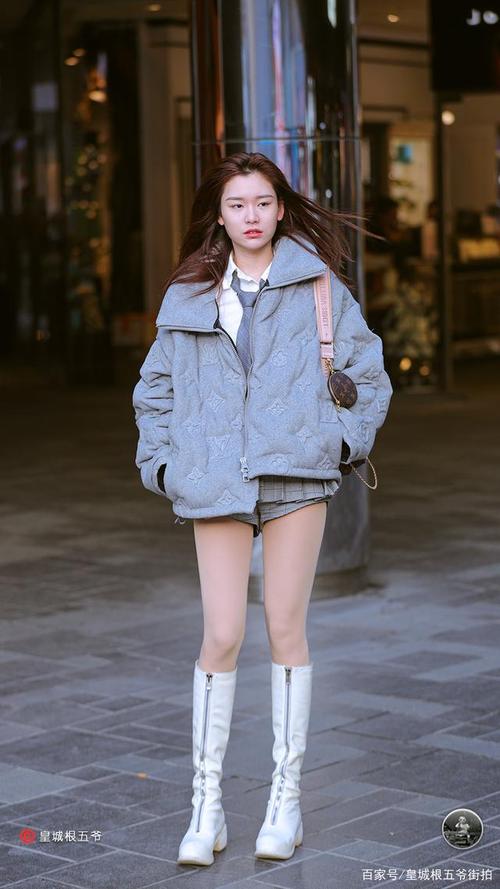 街拍:冬季穿衣搭配指南,作为一名精致的女人,穿搭可不