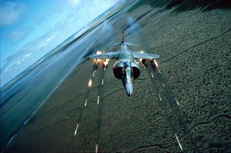 别人家的摄影师:太阳报镜头下的英国战斗机