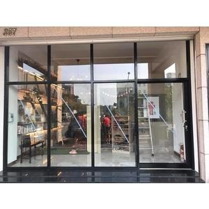 玻璃落地橱窗