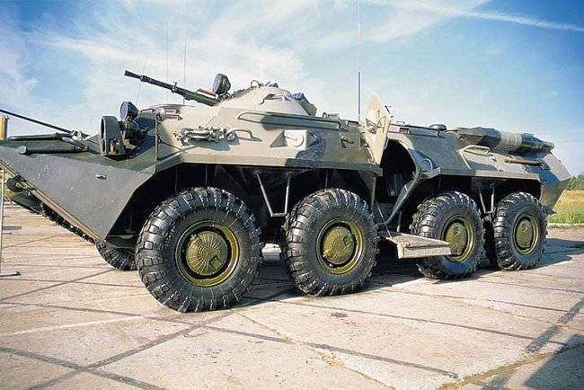 解放军开上btr82a装甲输送车体验俄罗斯版大八轮