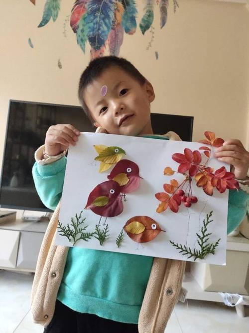 爱得堡幼儿园中一班手工制作《秋天的树叶》