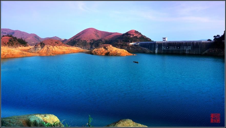晨曦中的高山水库