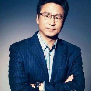 白岩松:行走在爱与恨之间