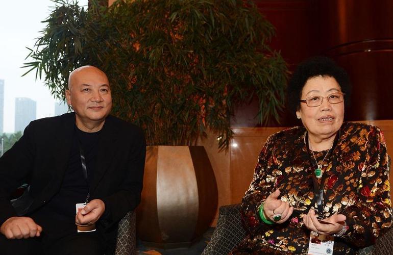 陈丽华:从 "没落贵族"到坐拥百亿,与"唐僧"结婚的紫檀女王