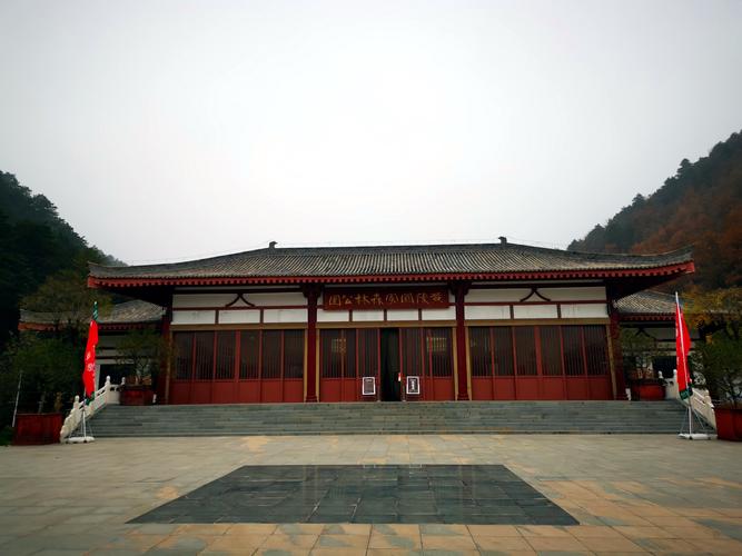 夏纳凉爽,秋观红叶,全年养生的地方--黄陵国家森林公园