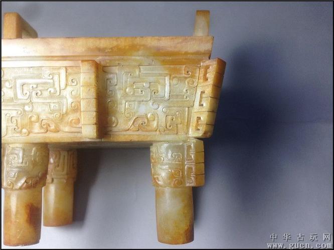 春秋战国白玉朱砂沁方形玉鼎