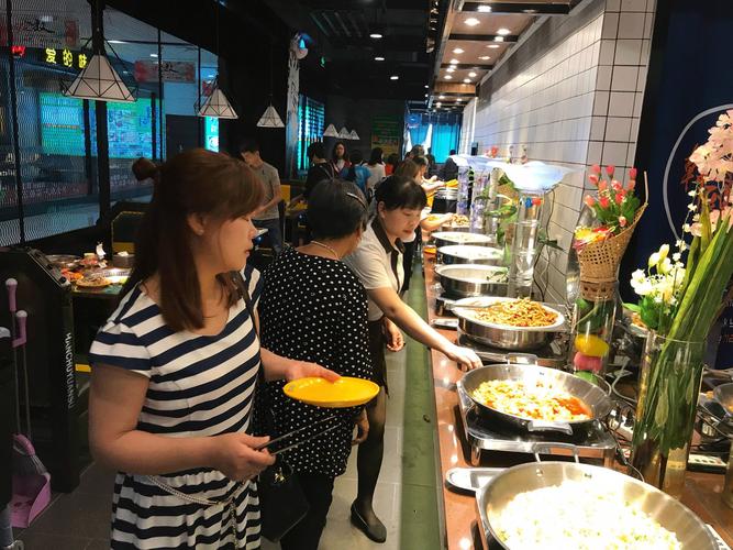【中央广场】韩厨缘素自助餐厅开业,人气爆棚