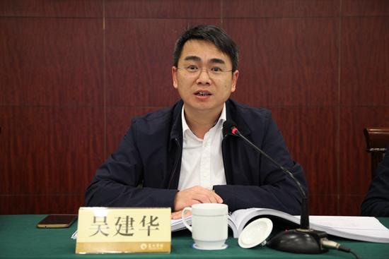 答:镇委书记和镇党委书记没有区别.