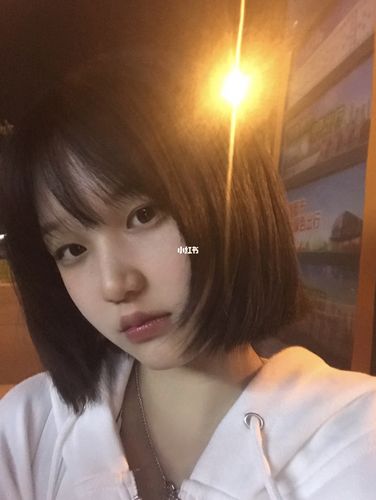剪了短发朋友说像初中生_短发_穿搭_时尚_发型