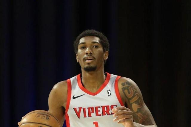 据费根报道,火箭队与阿尔莫尼-布鲁克斯(23岁后卫)签下了一份exhibit