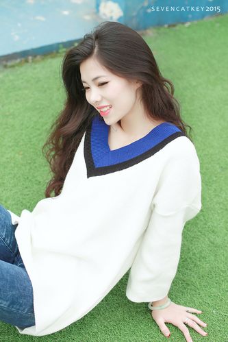 成熟美眉的周末校园行长发小清新气质女神美女图