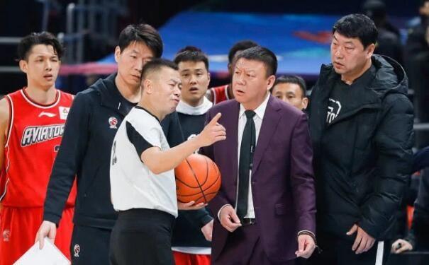 cba裁判汪梅遭遇了,正在接受国际篮联调查,或被踢出裁判队伍