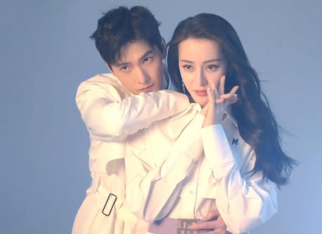 杨洋热巴拍摄航天主体情侣照,两人接触太甜蜜,网友:磕