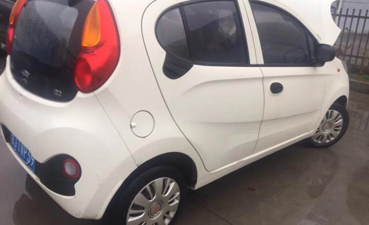 奇瑞qq 1.0 活力版白色手动挡