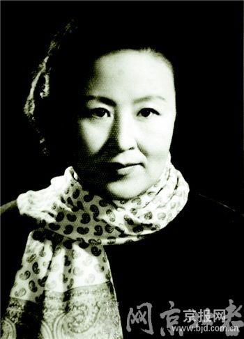 中饰演母亲一角,这让当时只有20岁的凌元很难接受——青春貌美的姑娘