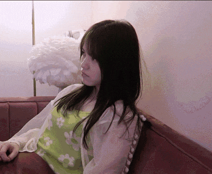 搞笑gif段子:编辑这条围巾新买给你的,今晚不要交做作业好不好