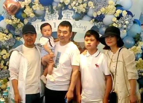 蒋勤勤与长子登上杂志封面,14岁"老虎"已长成帅气版陈建斌