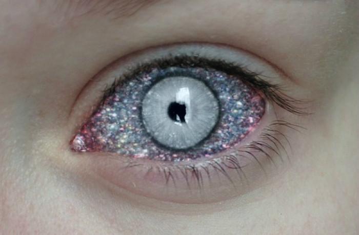 美丽眼睛!银色眼睛,眼珠!闪光眼妆?亮片眼白?