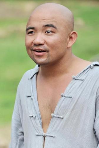 《游击英雄》热播 王庆颠覆形象演绎呆萌二流.