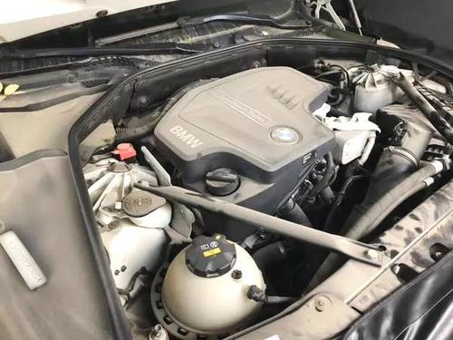 5,断开宝马525的回水管即可完全放出道冷却系统的防冻液