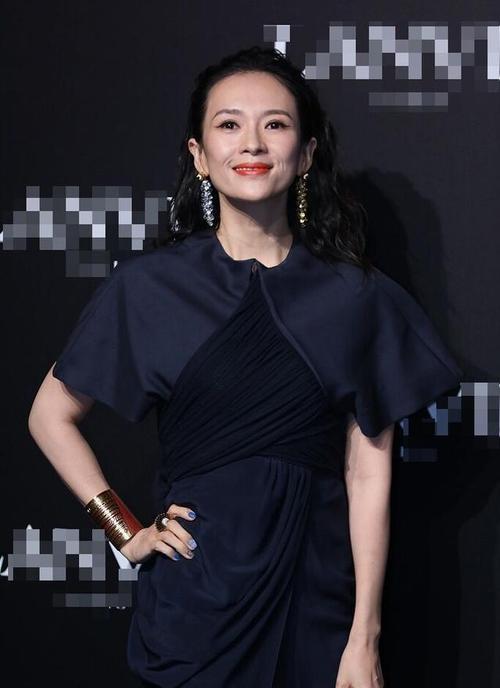 章子怡最新活动生图曝光获网友怒赞不打针的脸果然最真实