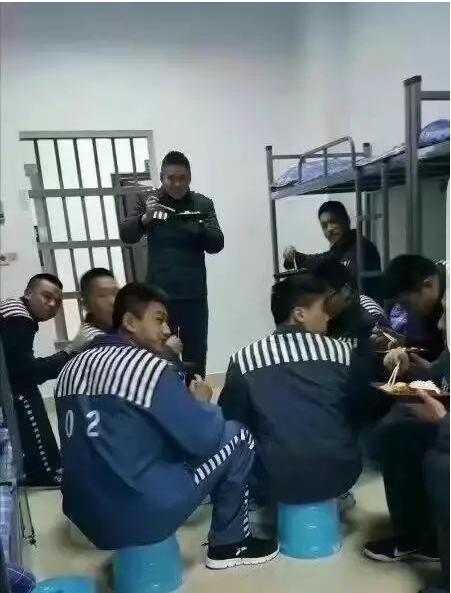 监狱的犯人都吃什么?还有免费医疗?_生活