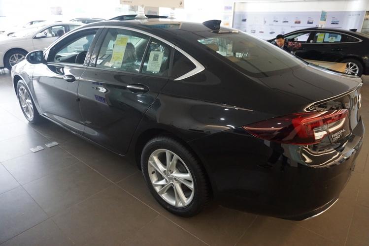 探店2020款别克君威黑色涂装显高级动力输出充沛直降42万