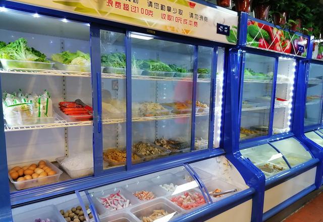 29元不限量吃的自助火锅有肉有菜有水果饮料老板不怕赔钱吗