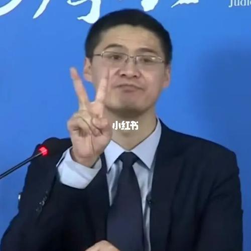 新版情头_情侣头像_罗翔_高明远剪刀手_素材_头像
