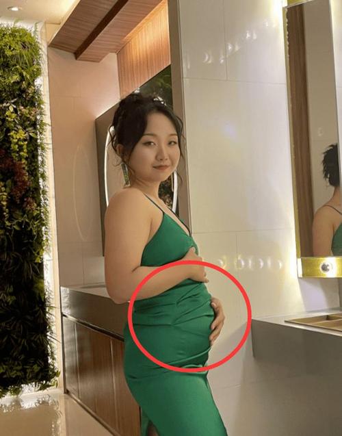 辣目洋子饭前辣妹饭后辣妈双手抹肚孕味足被侃收敛点吧