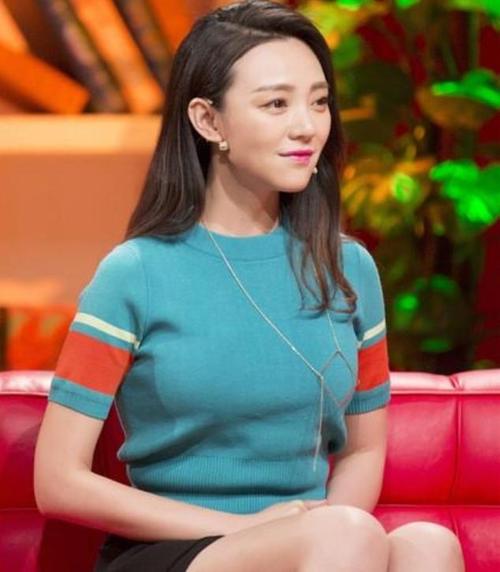 陶慧已经出道15年了,这期间参演了很多的影视剧,演技也是可圈可点,算