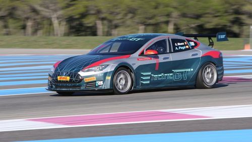 全新fia电动车electric gt赛事11月开跑,统规tesla p100dl赛车输出达