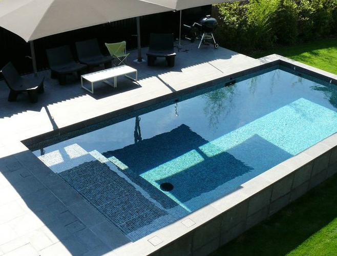 私人别墅户外花园10米游泳池装修效果图 私家小庭院自建泳池小温泉