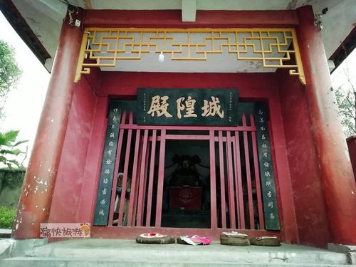 嘉陵江畔的南充清泉寺