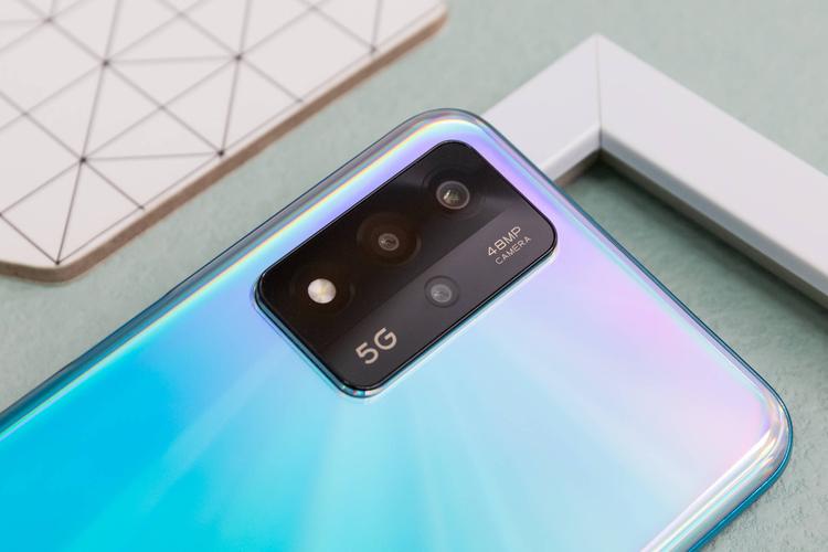 oppo a93s图赏:高颜值轻薄机身 长续航加持